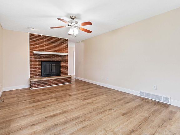 5th image of 135 Frankie Dr