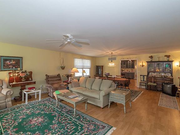 4th image of 822 New York Ave