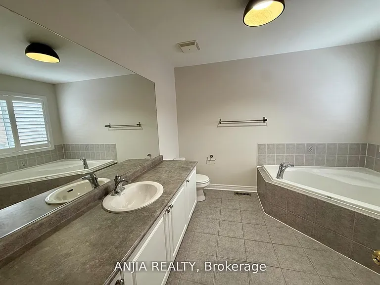 17 Ambercroft St — Photo 10