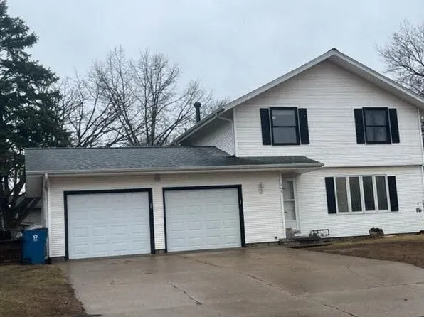 209 15th Pl, Camanche, IA 52730