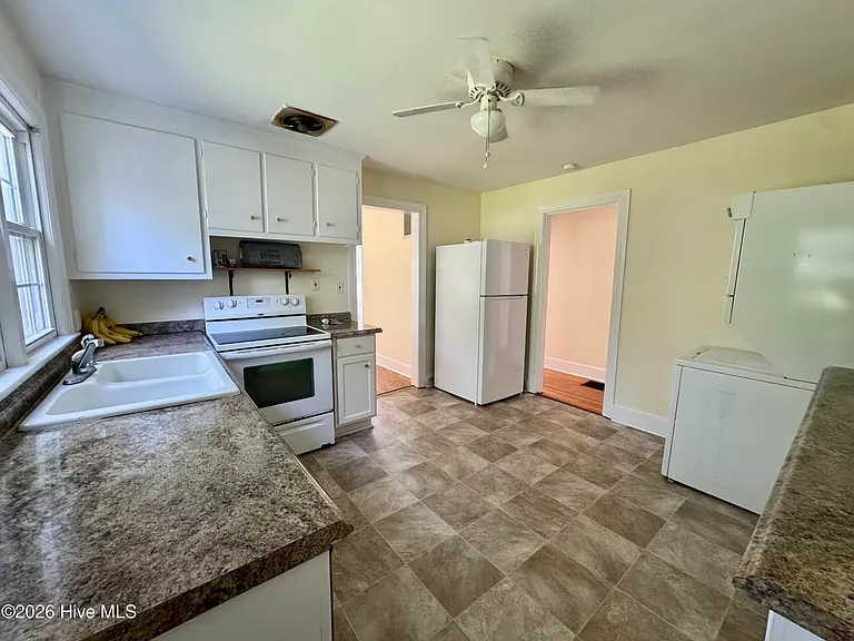1717 S Elm St — Photo 10