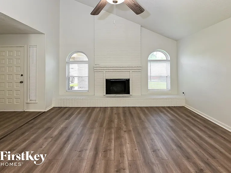 7207 Foxwick Ln — Photo 2