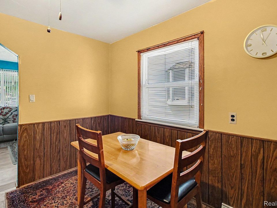 14027 Hobart Ave, photo 7
