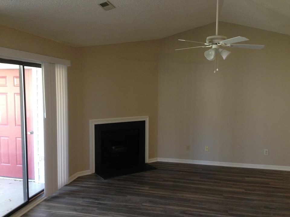 1st image of 109 E West Victoria Ct
