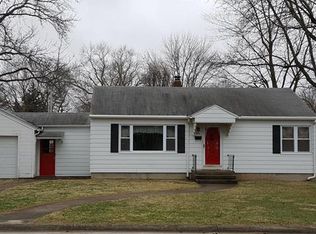 884 W Maple St, Nashville, IL 62263