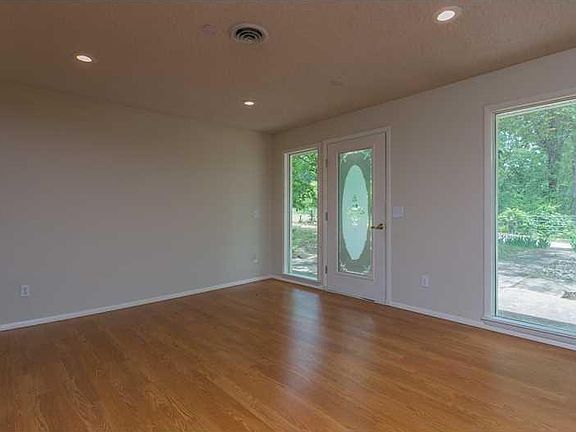 2nd image of 14863 Dogwood Ln
