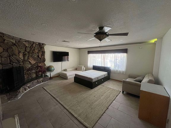 3rd image of 6002 Hazelbrook Ave #1