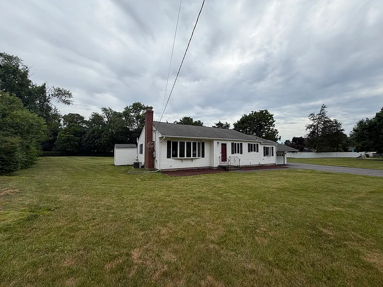 219 Sun Valley Dr — Photo 3