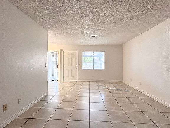 3rd image of 1028 Willow Tree Dr Unit C