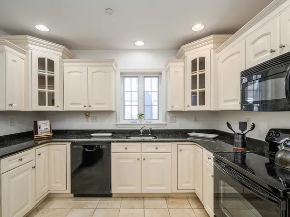 2101 Briarwood Vlg Unit 2101, Clinton, MA 01510