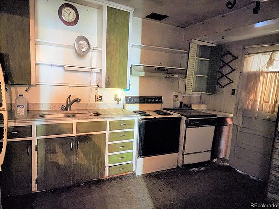 4th image of 2081 Hoyt Dr