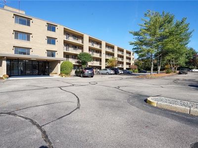 650 E Greenwich Ave APT 2-311, West Warwick, RI, 02893