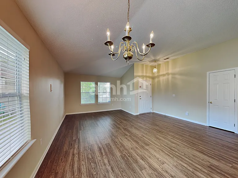 3353 Chapel Ct — Photo 8