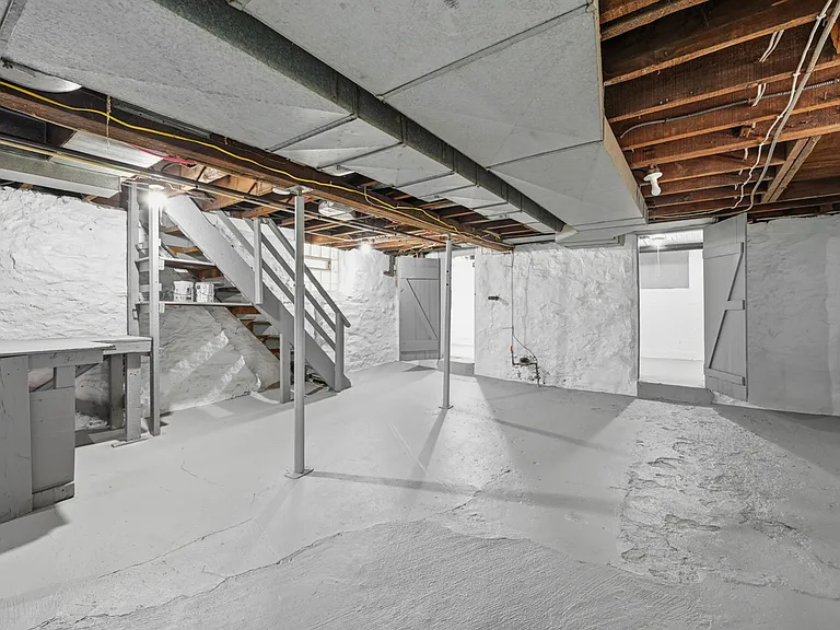 1642 Methyl St — Photo 39