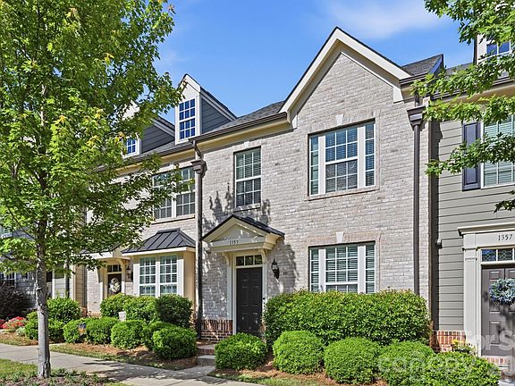 2nd image of 1353 Jacemans Way