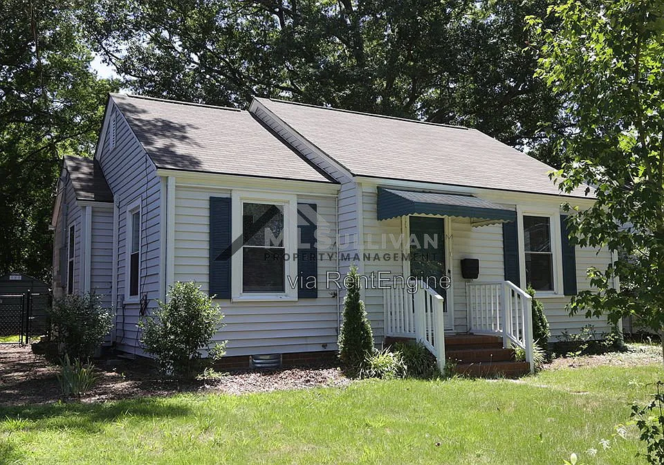 102 E Edgewood Dr