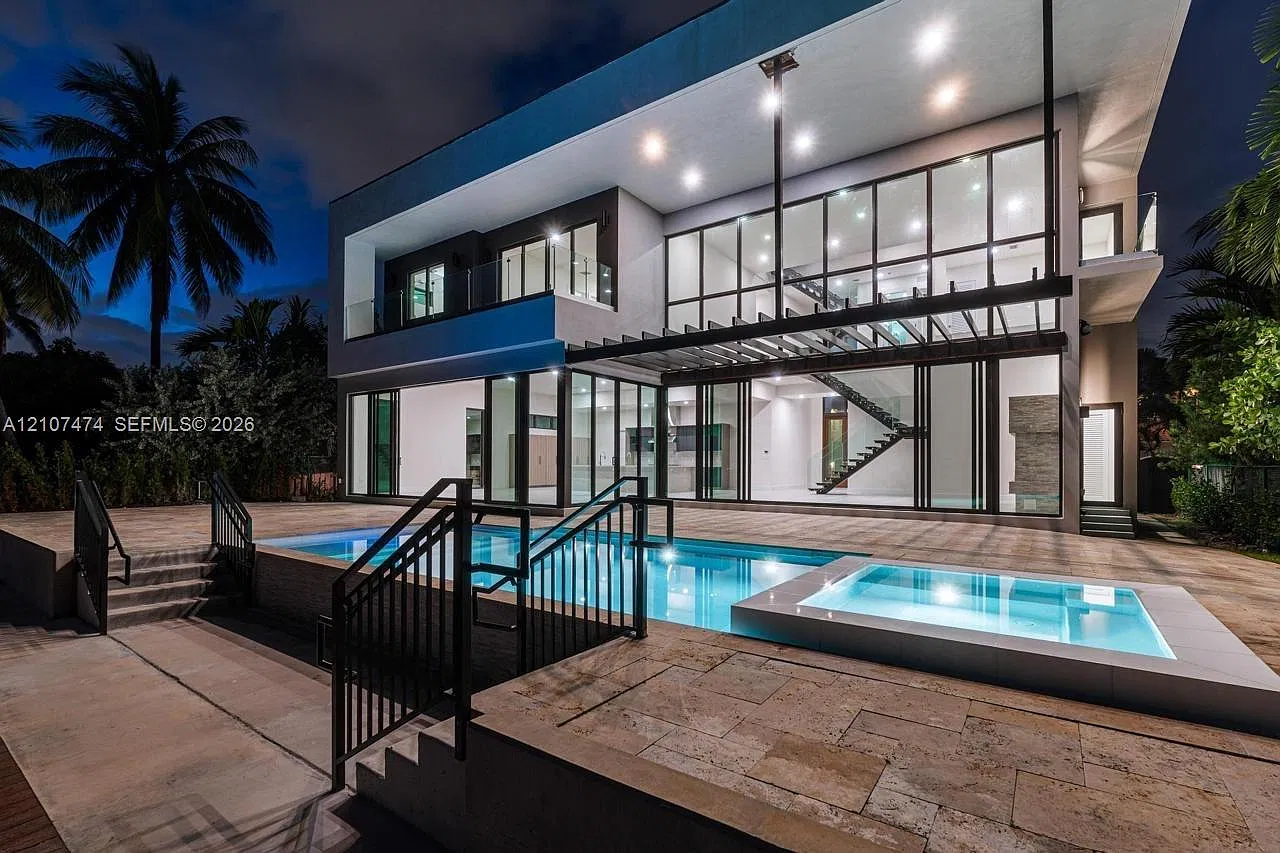 5 bed, 6.0 bath, 4759 sqft, $50,000 — Photo 4