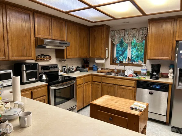 545 SW Green Dr, Waldport, OR 97394
