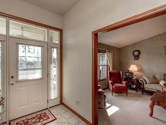 4th image of 10019 35th Ln SE