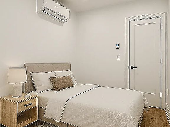 5th image of 307 W 39th St #2T