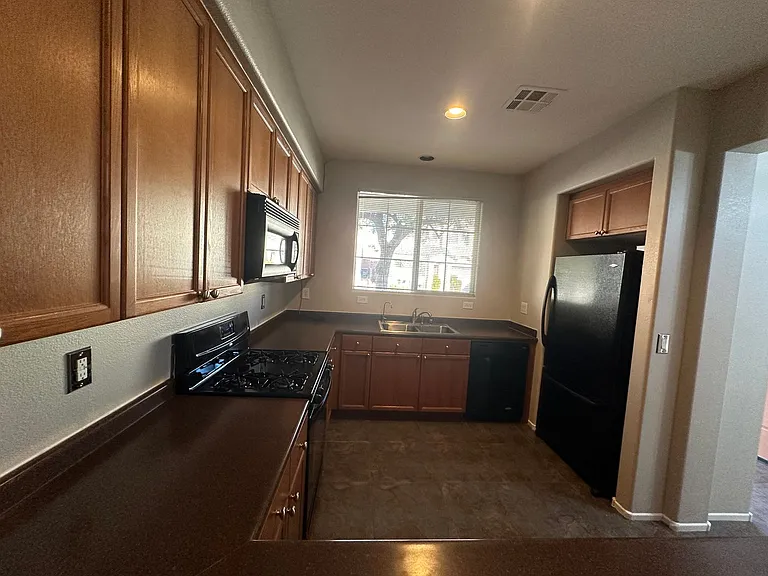 10573 Danielson Ave — Photo 5