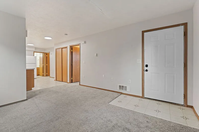 2 bed, 1.0 bath, $1,050 — Photo 4
