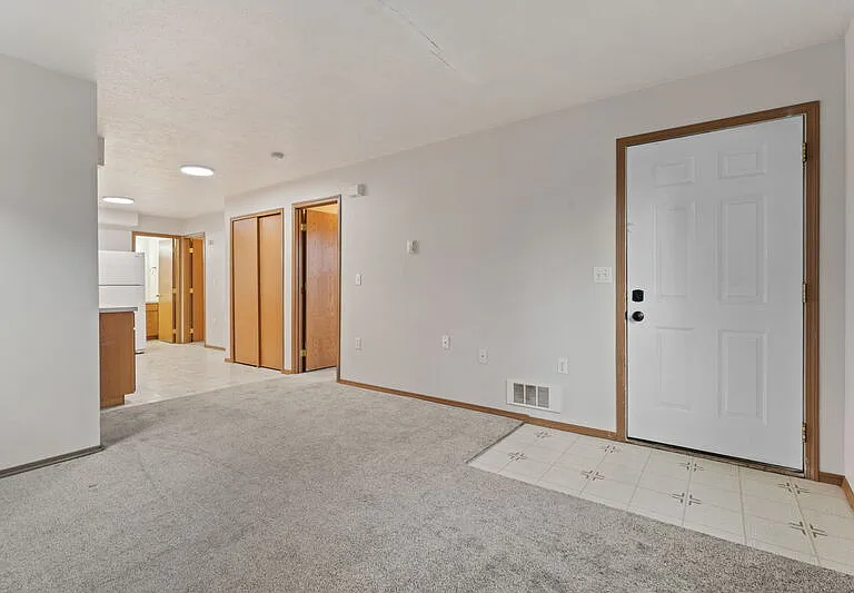 105 W 3rd St #1 — Photo 4
