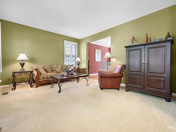 4th image of 244 Berkshire Ln