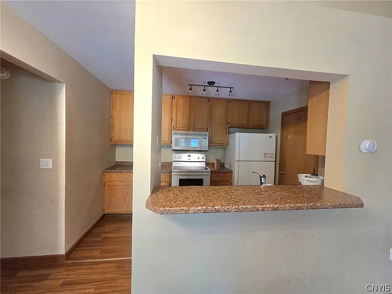 1208 Greymoor Way — Photo 4