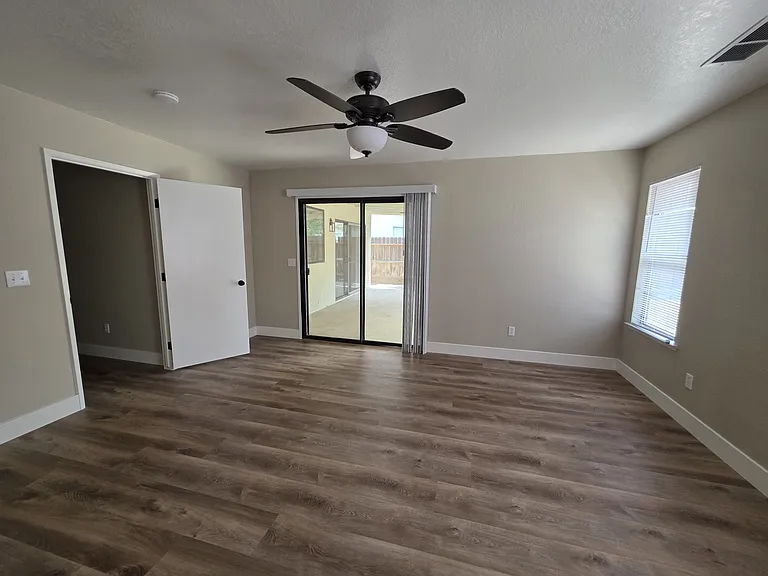 4027 W Tulare Ave — Photo 11