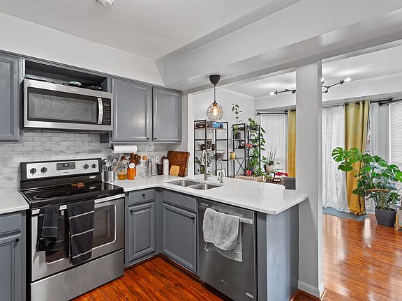 4th image of 43543 Yorkville Dr