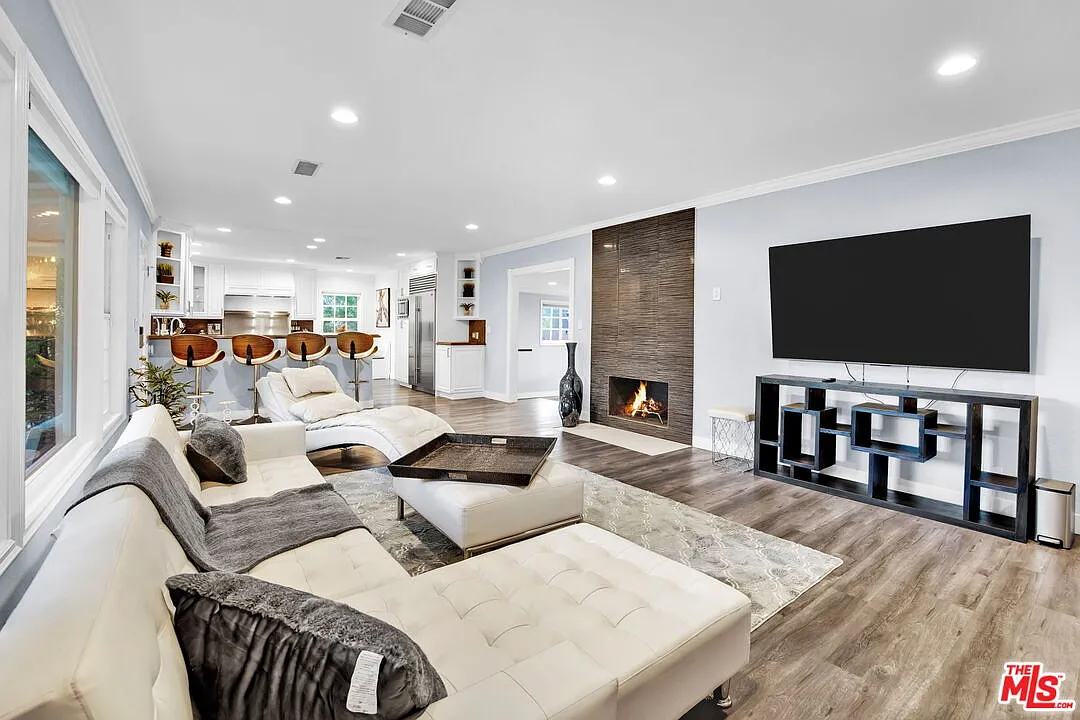 3 bed, 3.0 bath, 2583 sqft, $6,500 — Photo 3