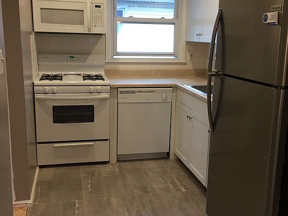 2nd image of 172 Nassau Blvd APT 2