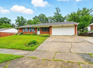2424 Pinegrove Dr, Dayton, OH 45449
