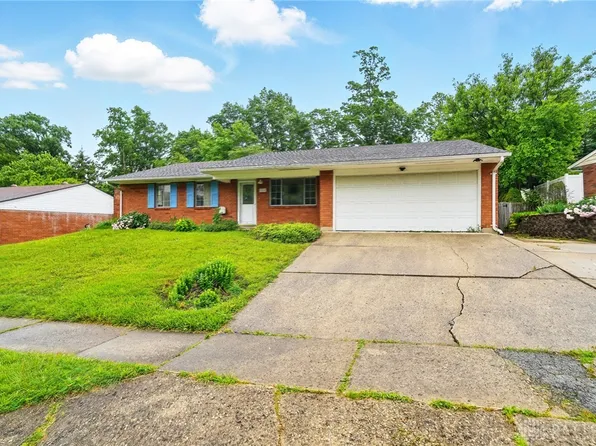 2424 Pinegrove Dr, Dayton, OH 45449