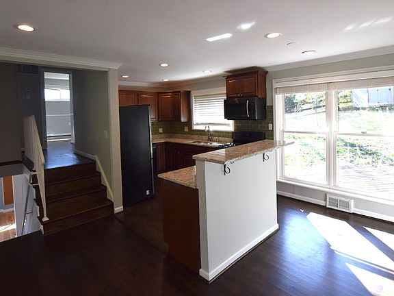 4th image of 5522 Harvey Ln