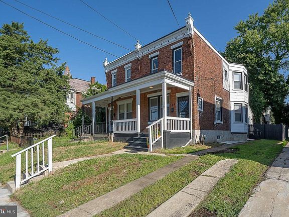 3rd image of 109 Chestnut St