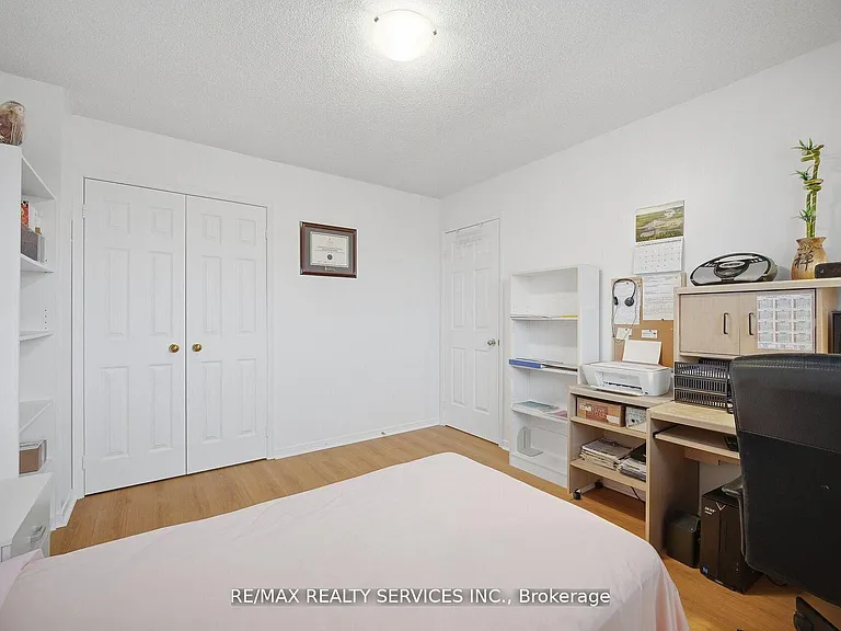 62 Fernbrook Cres — Photo 32