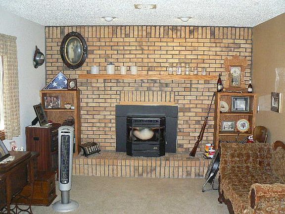 Family Rm w/fireplace