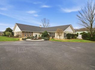 22120 Flame Leaf Dr, Bristol, VA 24202