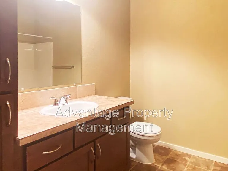 523 Catron St N #9 — Photo 9
