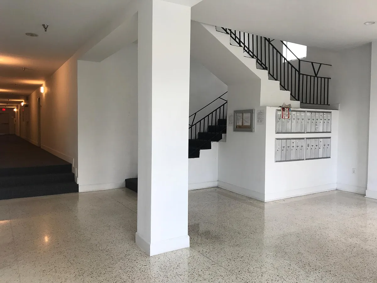 Main foyer - 1502 Jefferson Ave #205