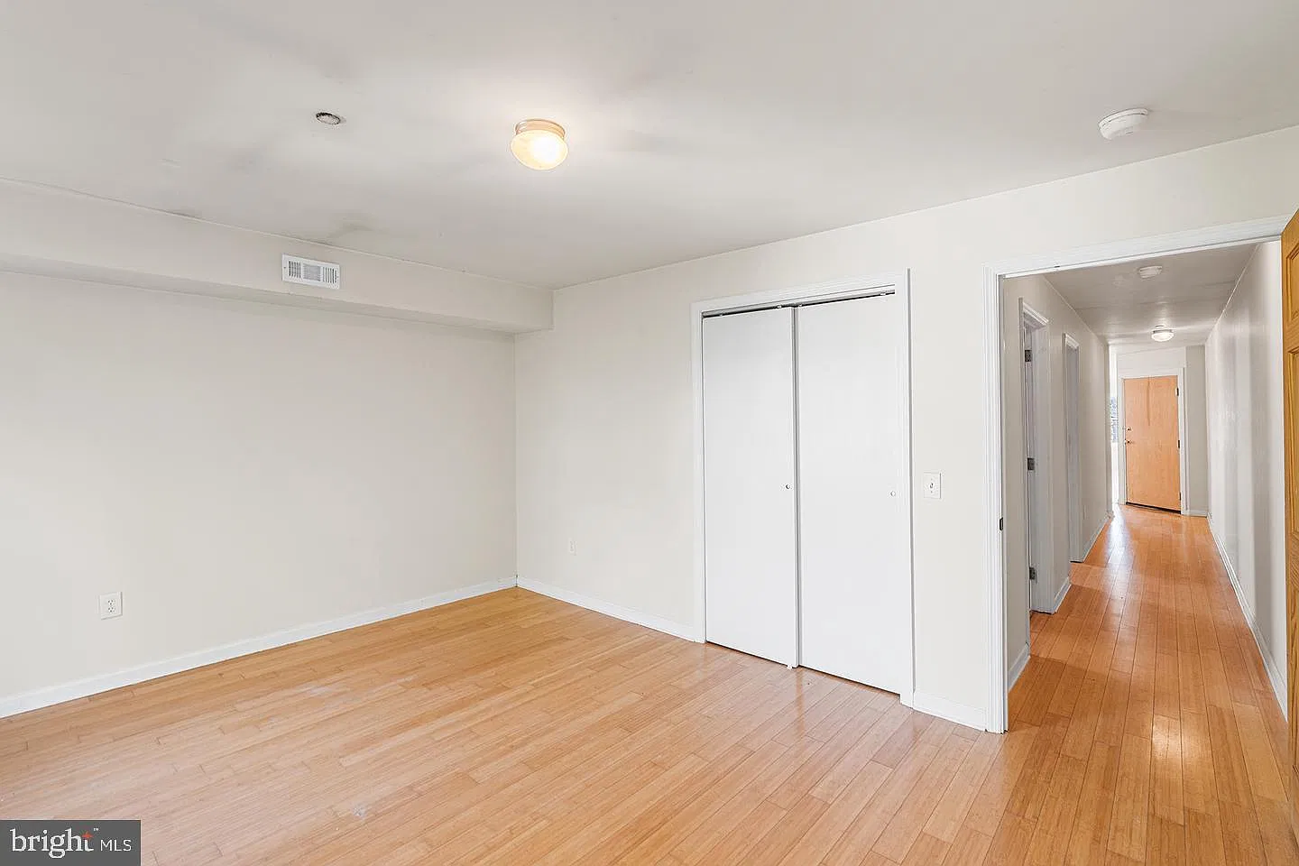 2 bed, 1.0 bath, 700 sqft, $1,100 — Photo 2