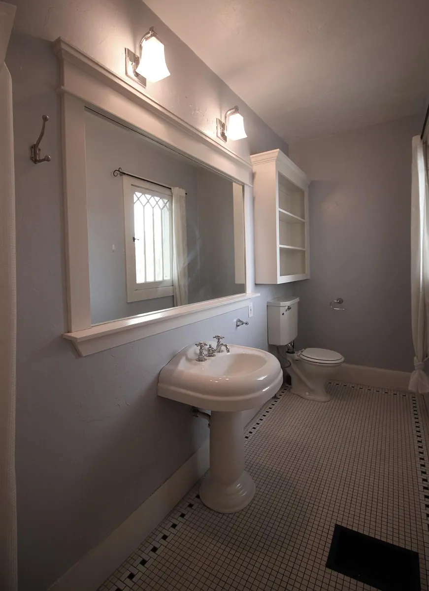large full bath upstairs - 851 E 3rd Ave #1