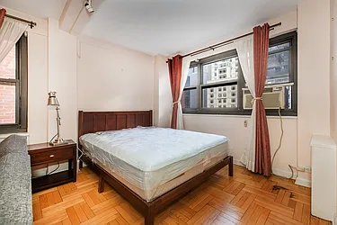 Rented by R New York