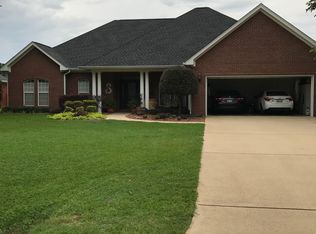 369 Crestview Cir, Columbus, MS 39702