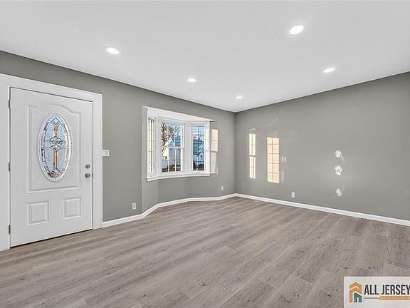 3rd image of 28 Madison Ave