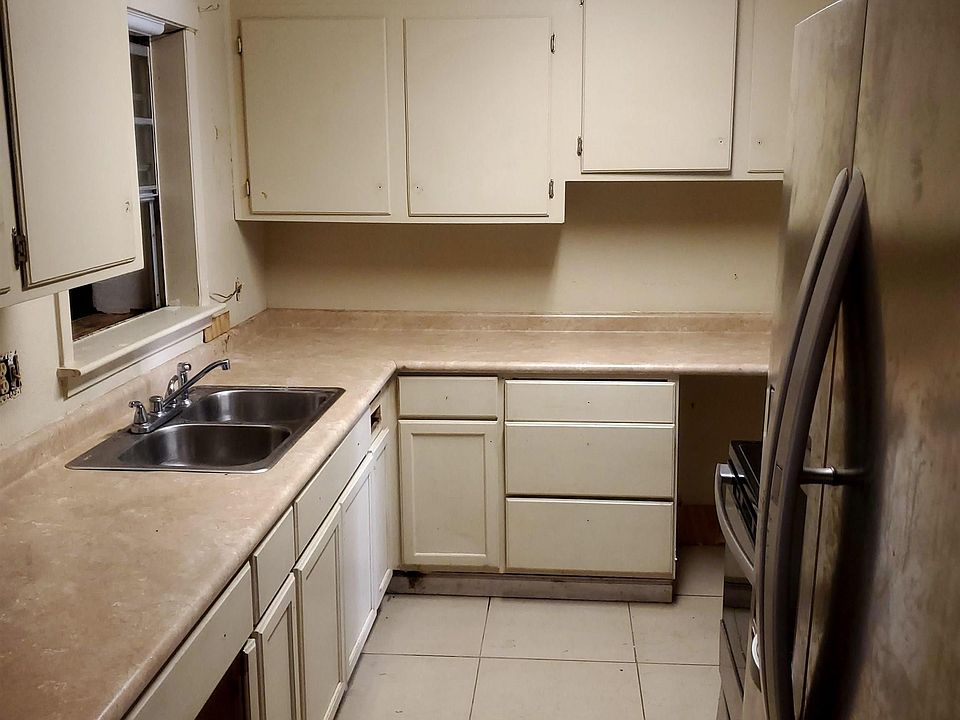 2nd image of 1616 Green Oak Dr