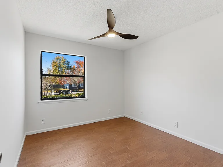404 Westgate Cir — Photo 15