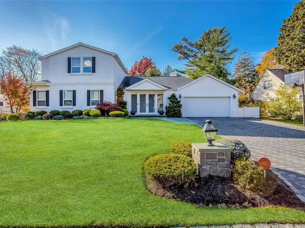 162 Westwood Circle, East Hills, NY 11577